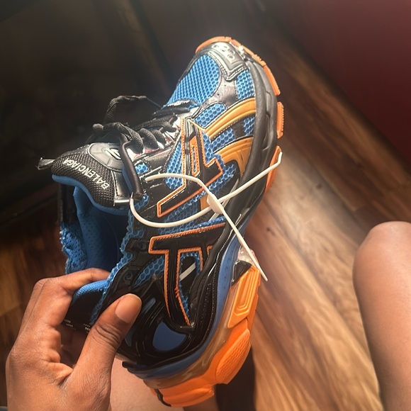 Got box and everything just text me - Picture 2 of 2